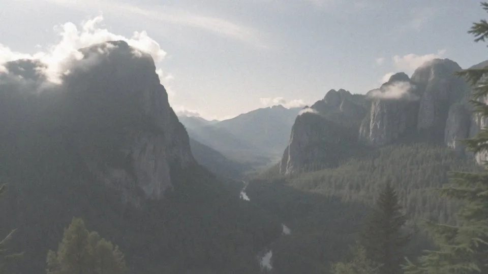 Co powoduje, że Pieniny są wyjątkowym regionem górskim?