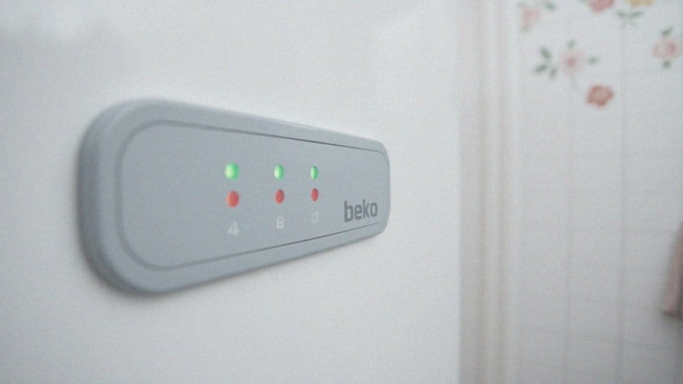 Co oznaczają kontrolki w zamrażarce Beko? Przewodnik użytkownika